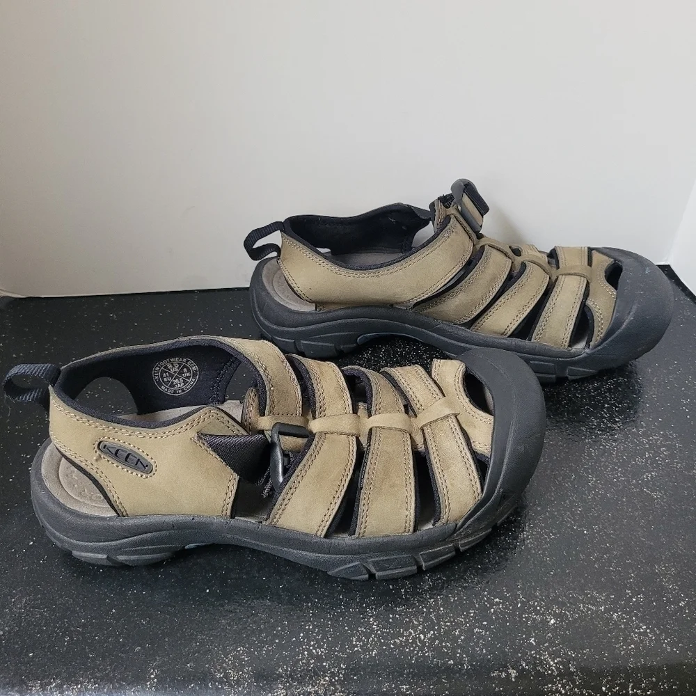 Keen tan sandals